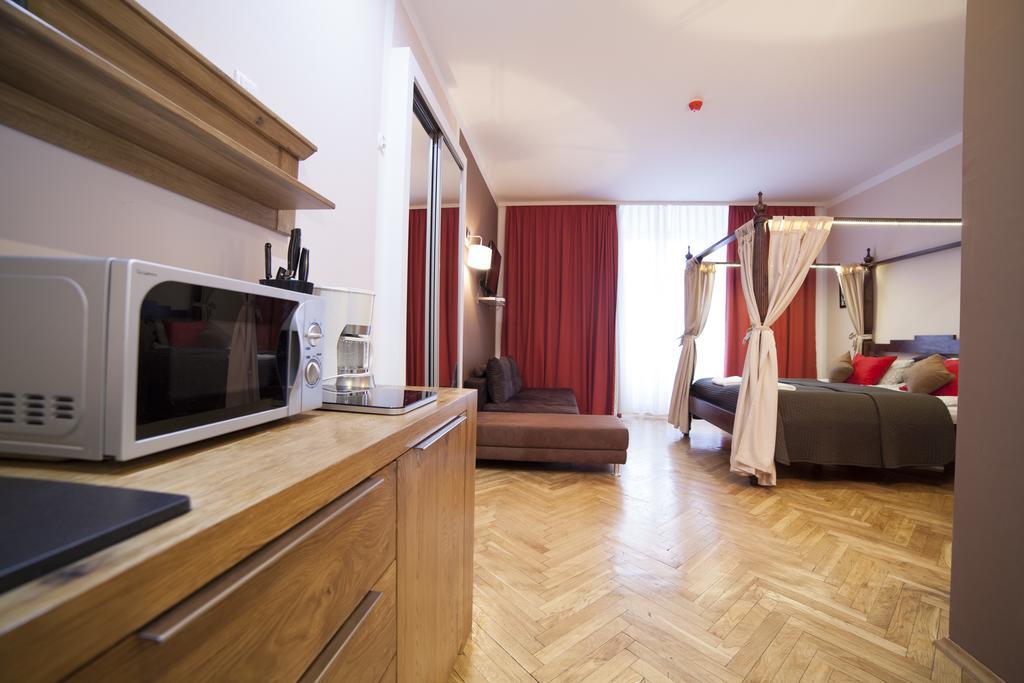 Deluxe Studio with Main Market Square View